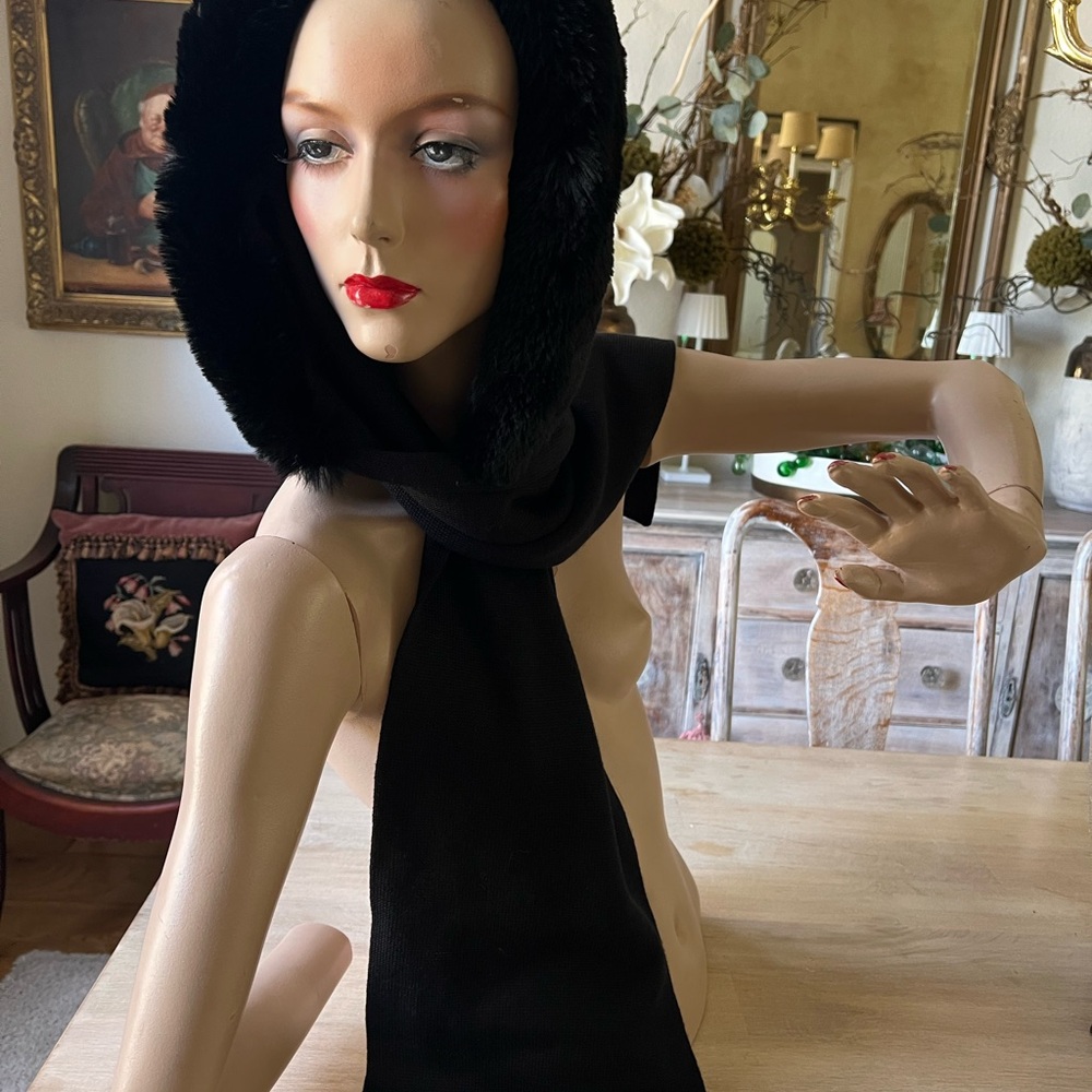 Elegant Black Faux Fur Scarf